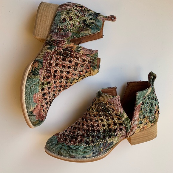 Jeffrey Campbell Shoes - Jeffery Cambell Taggart booties